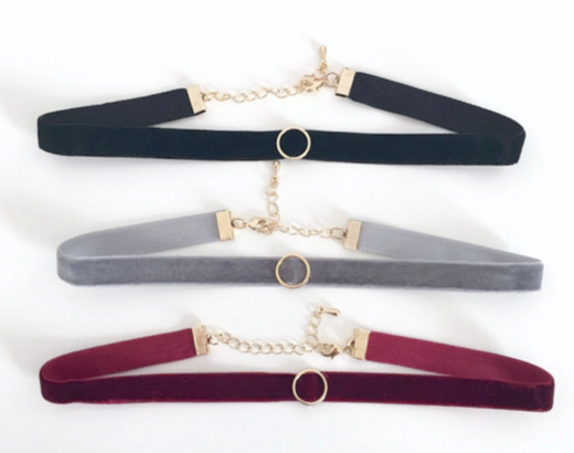 Des chokers par milliers