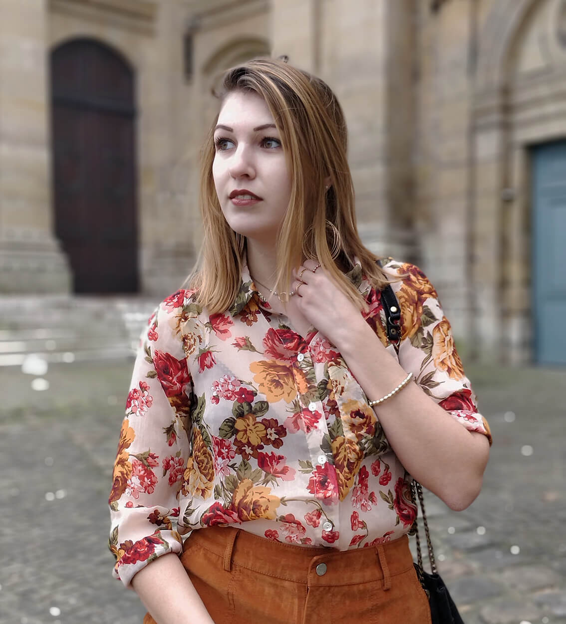 blog 19 janvier portrait chemise fleurs - L'amour des shorts en hiver