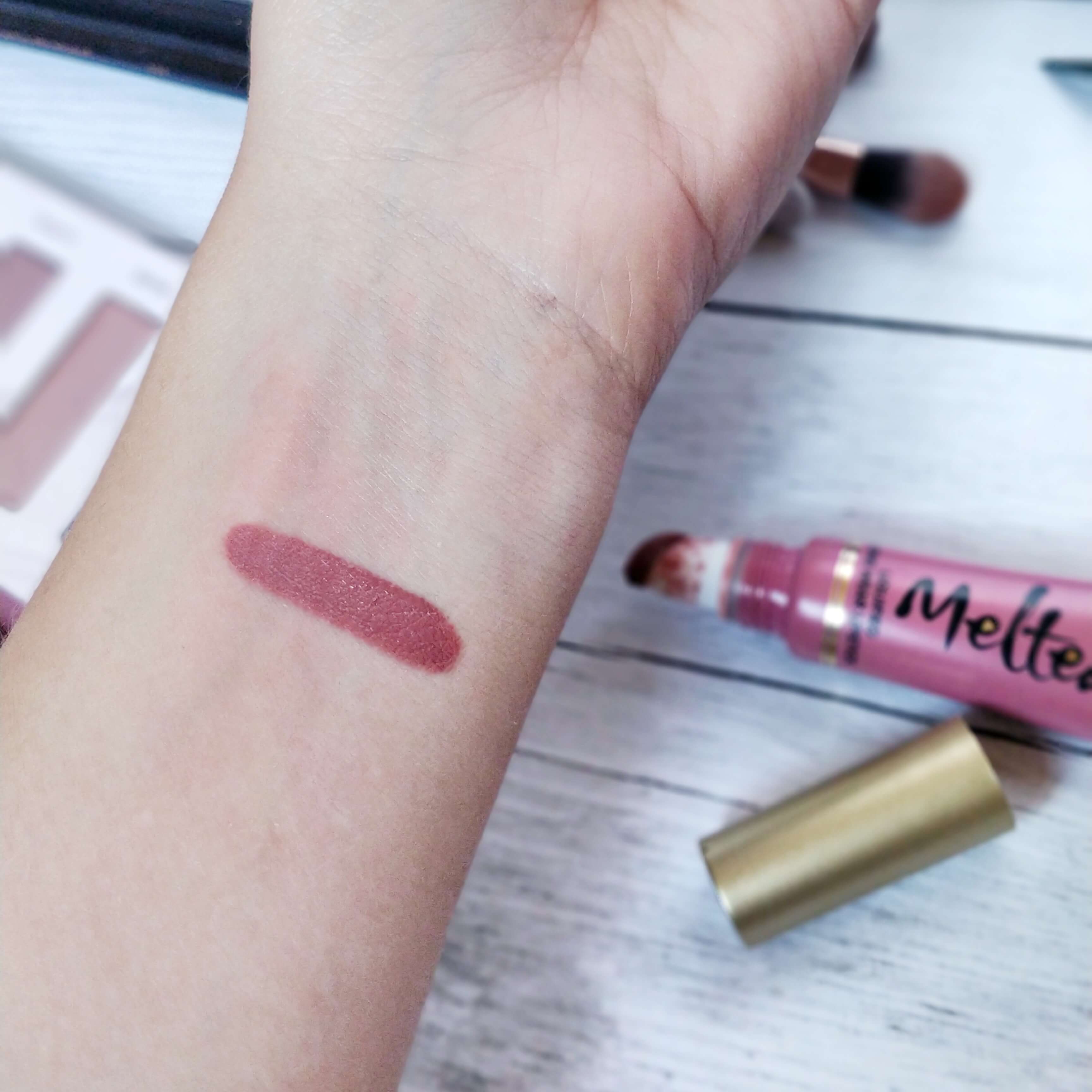 rouge à lèvres melted too faced swatch - Je teste une quarantaine de rouges à lèvres liquides !